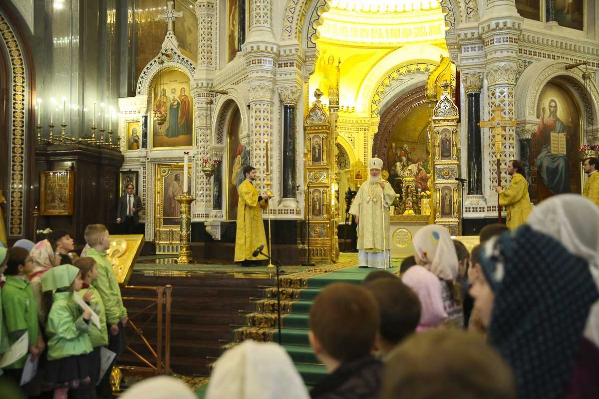 Детская божественная литургия в храме Христа Спасителя