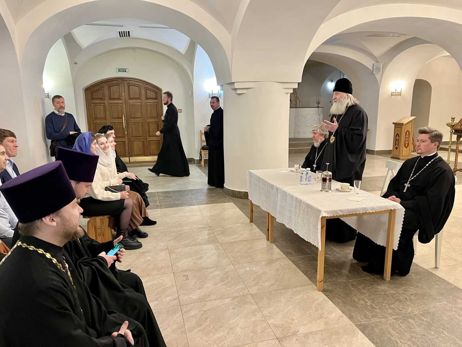 Митрополит Каширский Феогност возглавил первую молодежную Литургию в Троицке