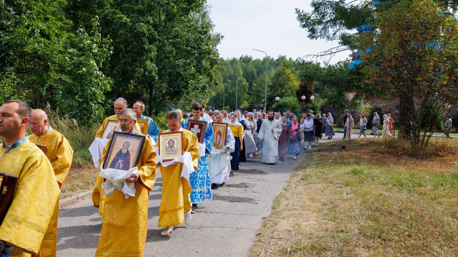 Первый крестный ход в истории Звездного Городка