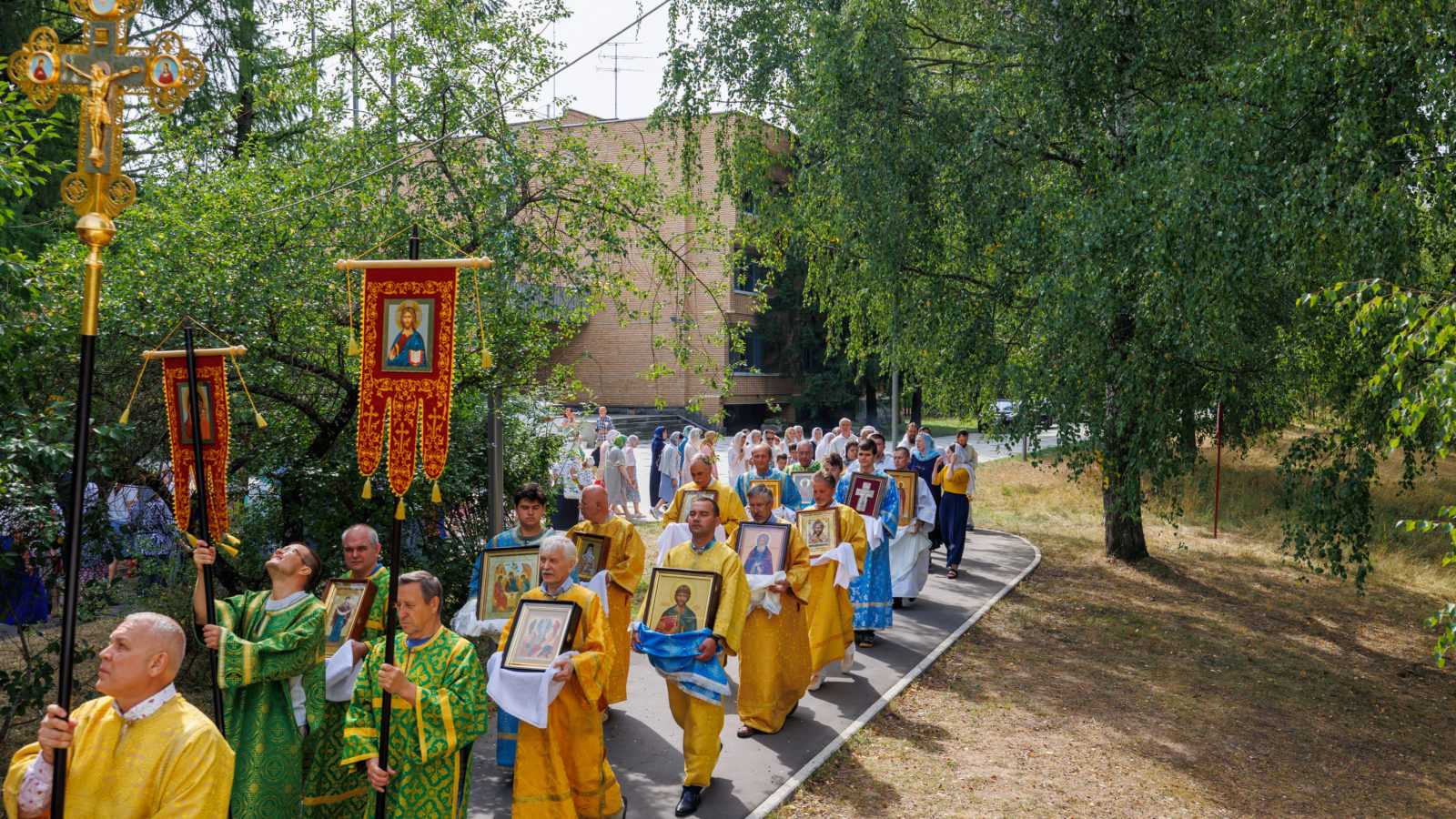 Первый крестный ход в истории Звездного Городка