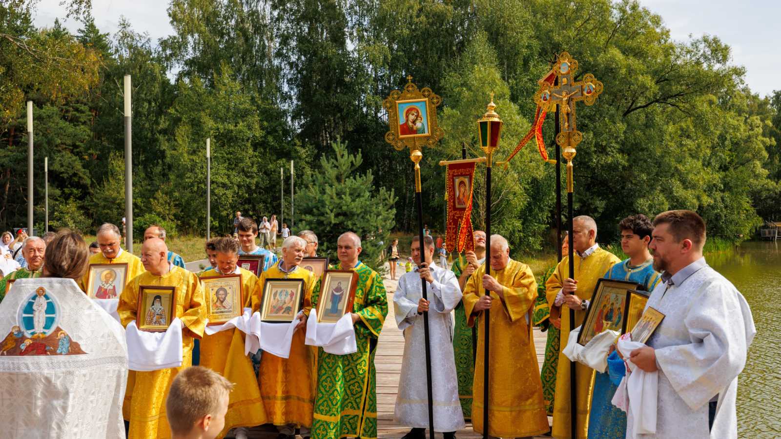Первый крестный ход в истории Звездного Городка