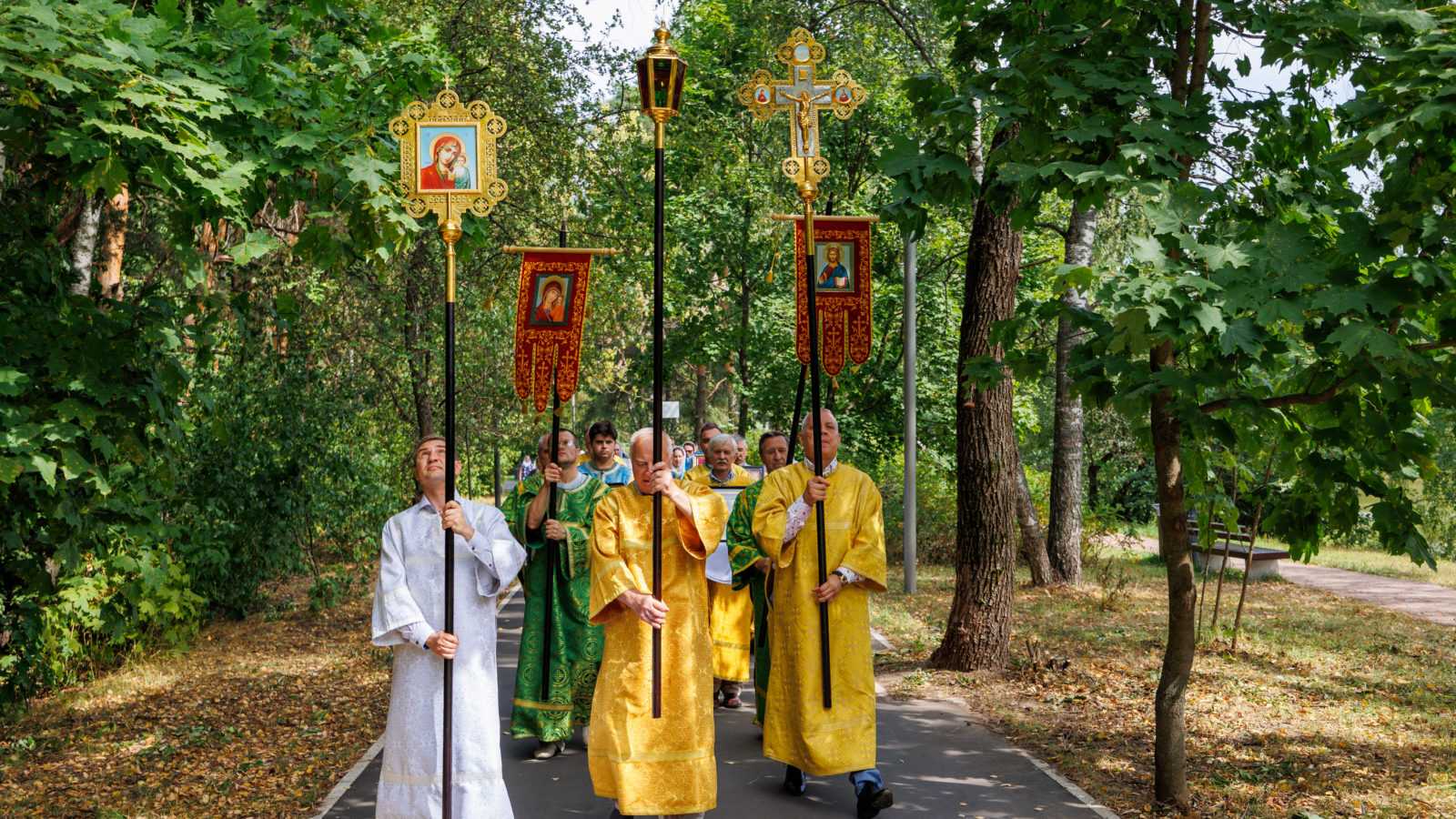 Первый крестный ход в истории Звездного Городка
