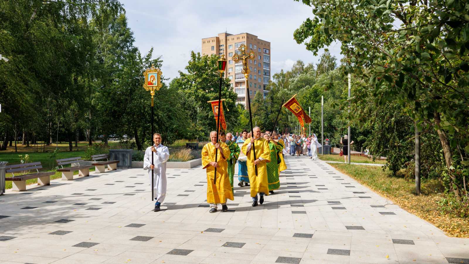 Первый крестный ход в истории Звездного Городка