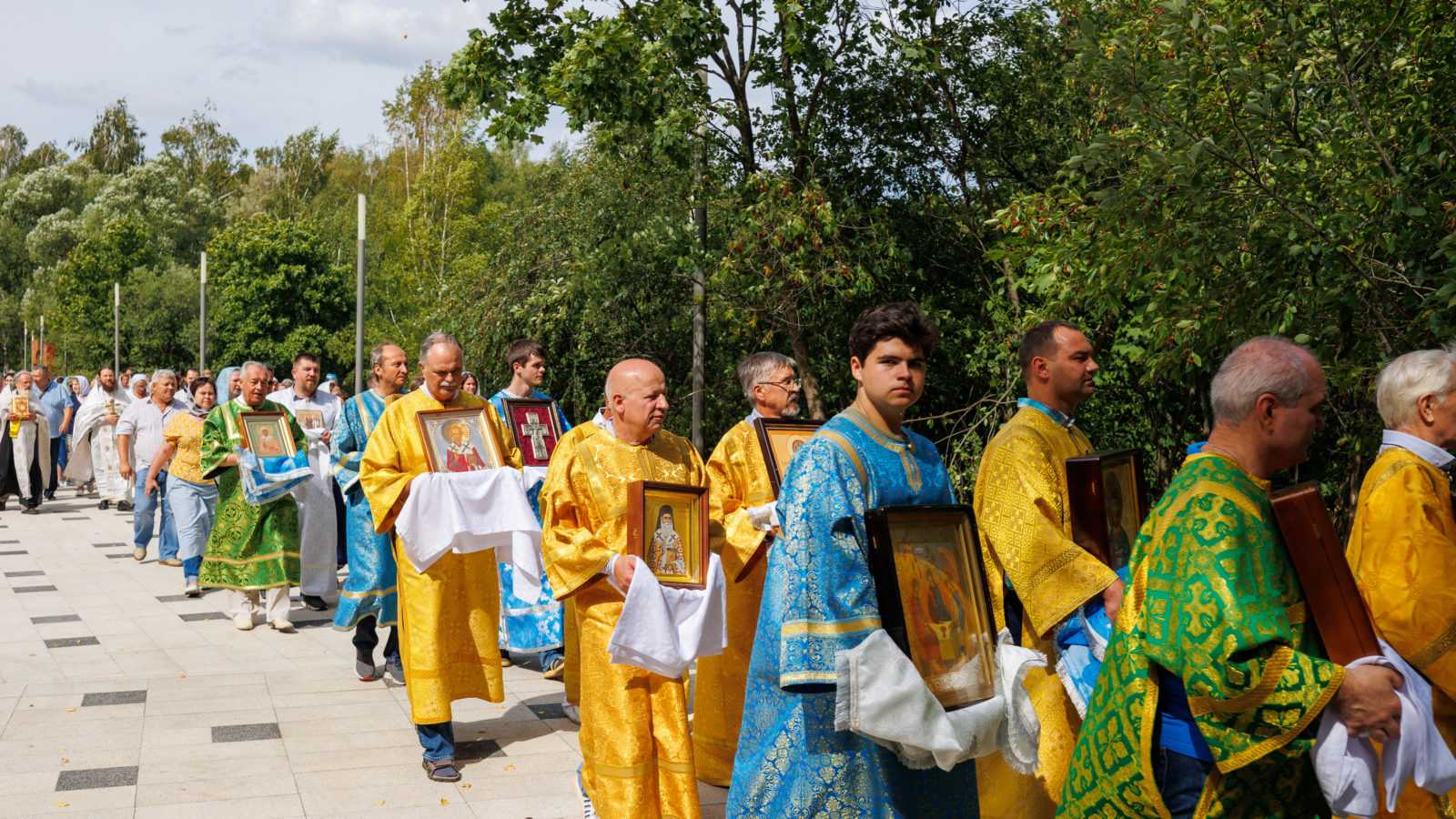 Первый крестный ход в истории Звездного Городка