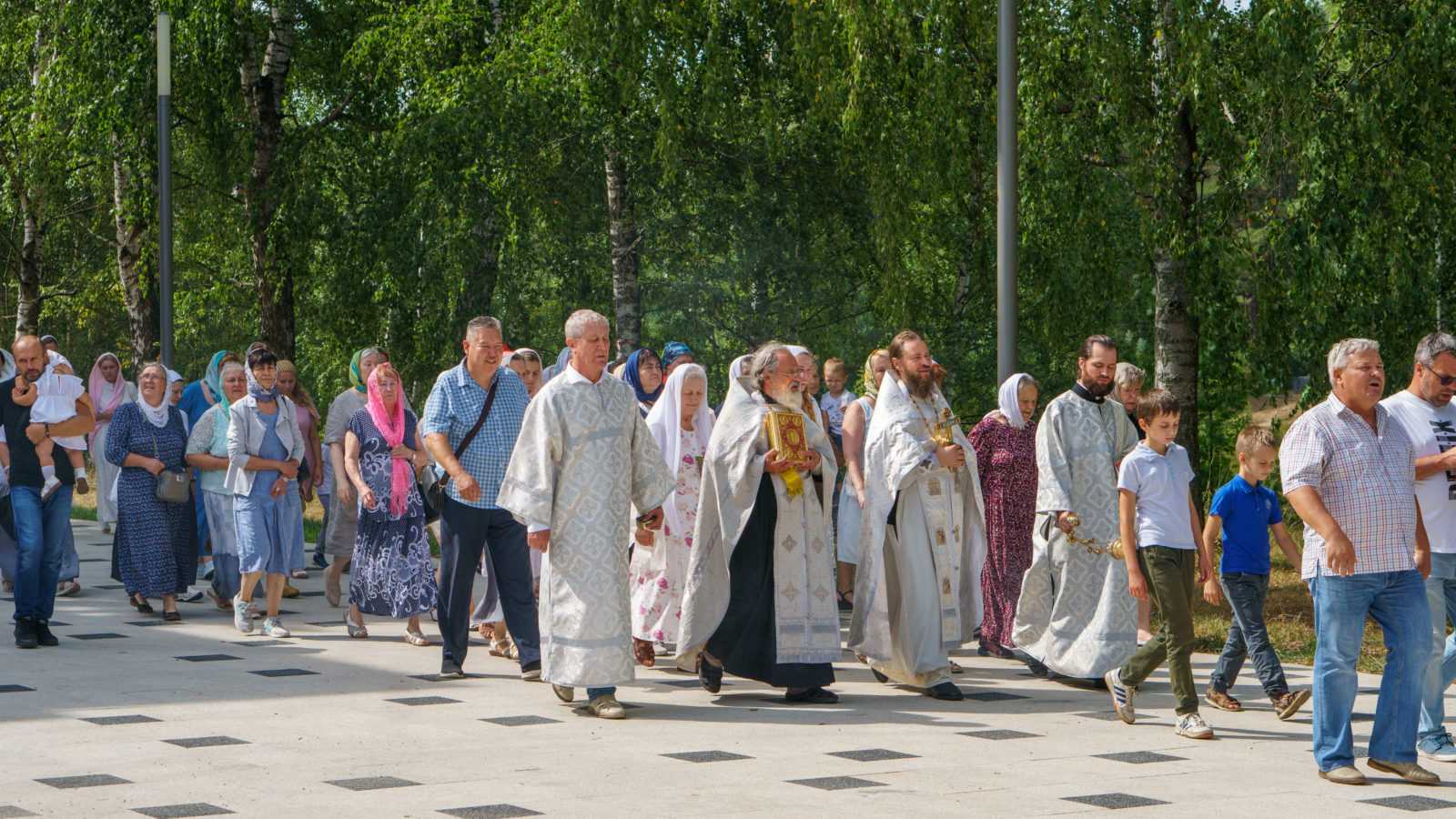 Первый крестный ход в истории Звездного Городка