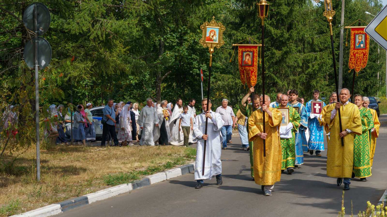 Первый крестный ход в истории Звездного Городка