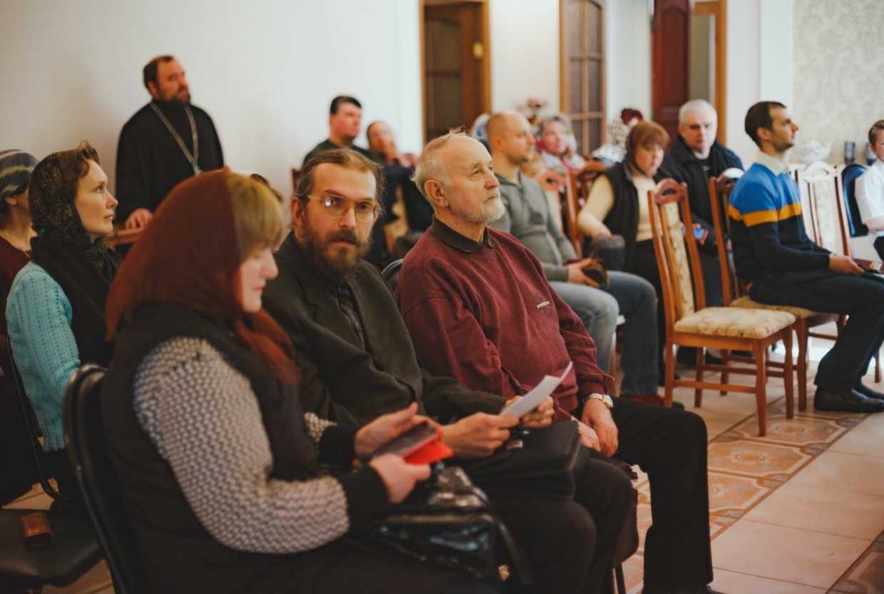 В храме Живоначальной Троицы в Карочарове почтили 80-летие со дня расстрела сщмч. Димитрия Гливенко, последнего настоятеля храма до его закрытия