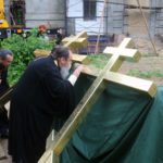 На строящийся храм свт. Димитрия Ростовского на Рязанке установлены кресты На строящийся храм свт. Димитрия Ростовского на Рязанке установлены кресты