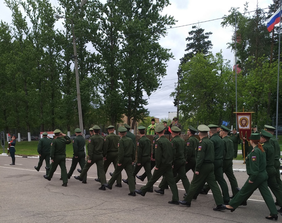 Настоятель Патриаршего подворья во Власихе благословил воинов-ракетчиков на летний период обучения