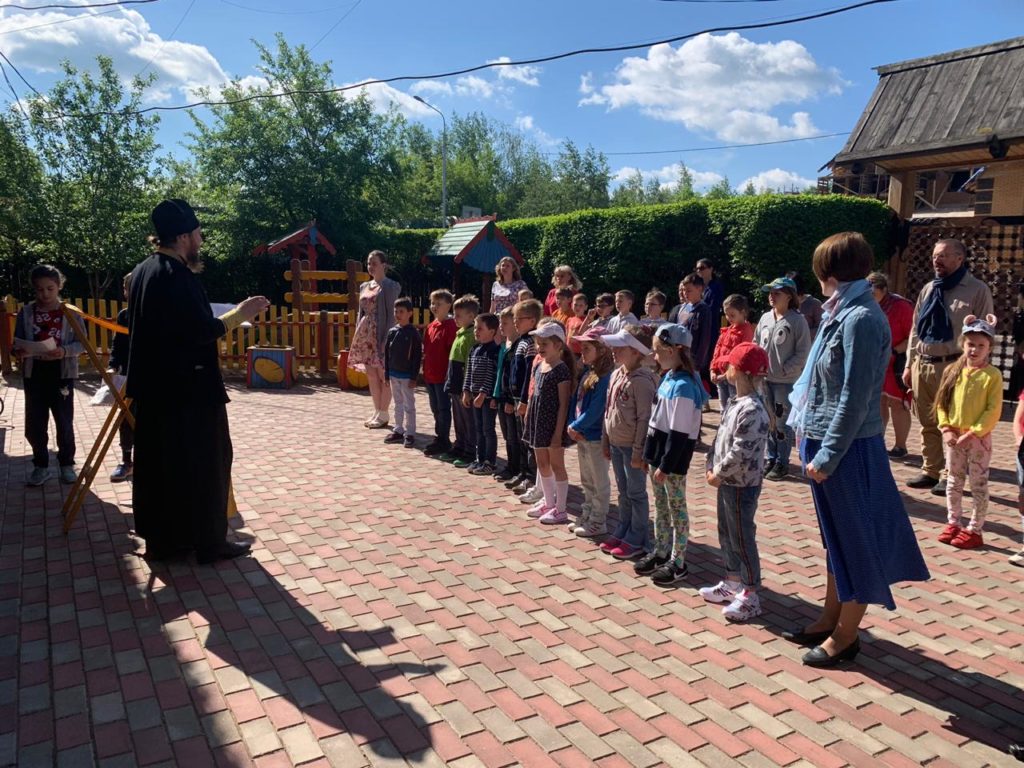 Открытие детского лагеря дневного пребывания в Десеновской православной школе Открытие детского лагеря дневного пребывания в Десеновской православной школе