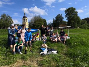 Воспитанники воскресной школы при храме Живоначальной Троицы в Троицком отправились в паломничество на лодках