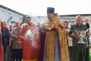 Малый престольный праздник встретила община храма Живоначальной Троицы в Остафьеве