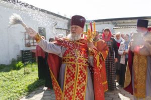 Малый престольный праздник встретила община храма Живоначальной Троицы в Остафьеве
