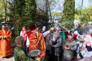 Малый престольный праздник встретила община храма Живоначальной Троицы в Остафьеве