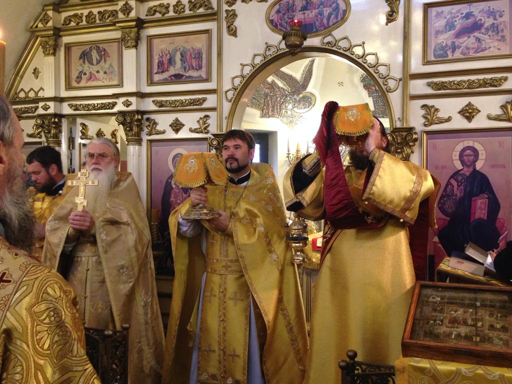Престольный праздник в храме святителя Иннокентия Митрополита Московского в Ракитках. Отпевание и погребение протоиерея Валентина Чаплина.