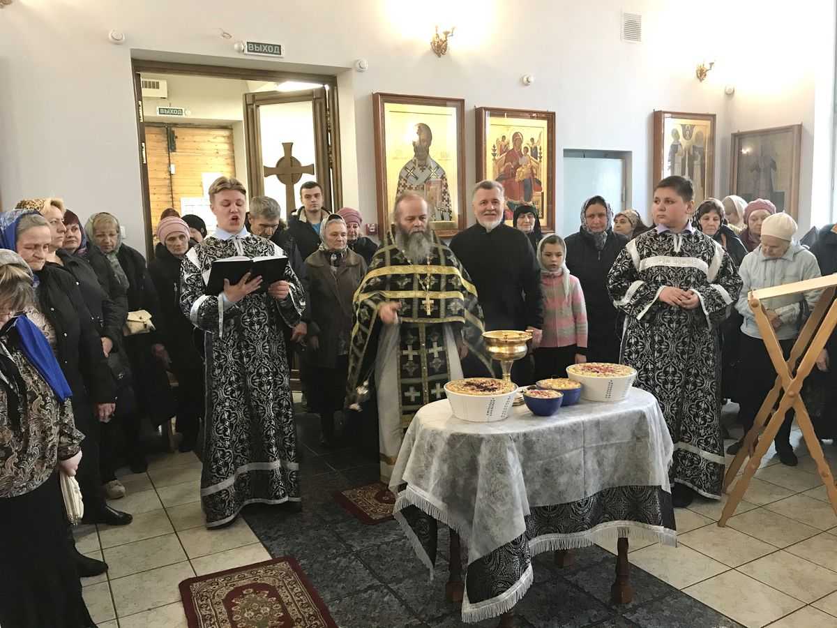Великопостная Божественная литургия Преждеосвященных Даров в храме Святой преподобномученицы Великой княгини Елисаветы в Щербинке