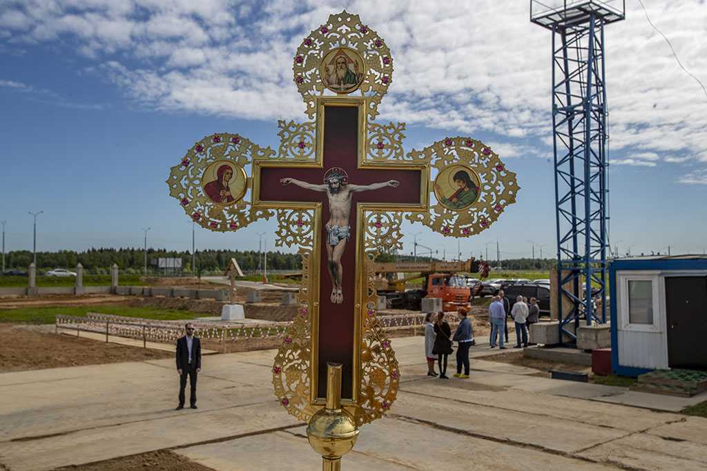 Преосвященный Феогност совершил чин основания крестильного храма Преосвященный Феогност совершил чин основания крестильного храма