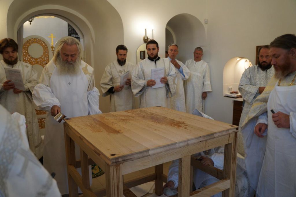 Великое освящение храма Казанской иконы Божией Матери в Товарищеве и освящение поклонного креста на месте строительства храма Архангела Михаила Великое освящение храма Казанской иконы Божией Матери в Товарищеве и освящение поклонного креста на месте строительства храма Архангела Михаила