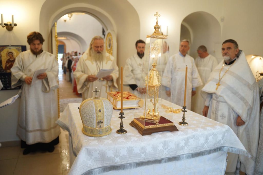 Великое освящение храма Казанской иконы Божией Матери в Товарищеве и освящение поклонного креста на месте строительства храма Архангела Михаила Великое освящение храма Казанской иконы Божией Матери в Товарищеве и освящение поклонного креста на месте строительства храма Архангела Михаила