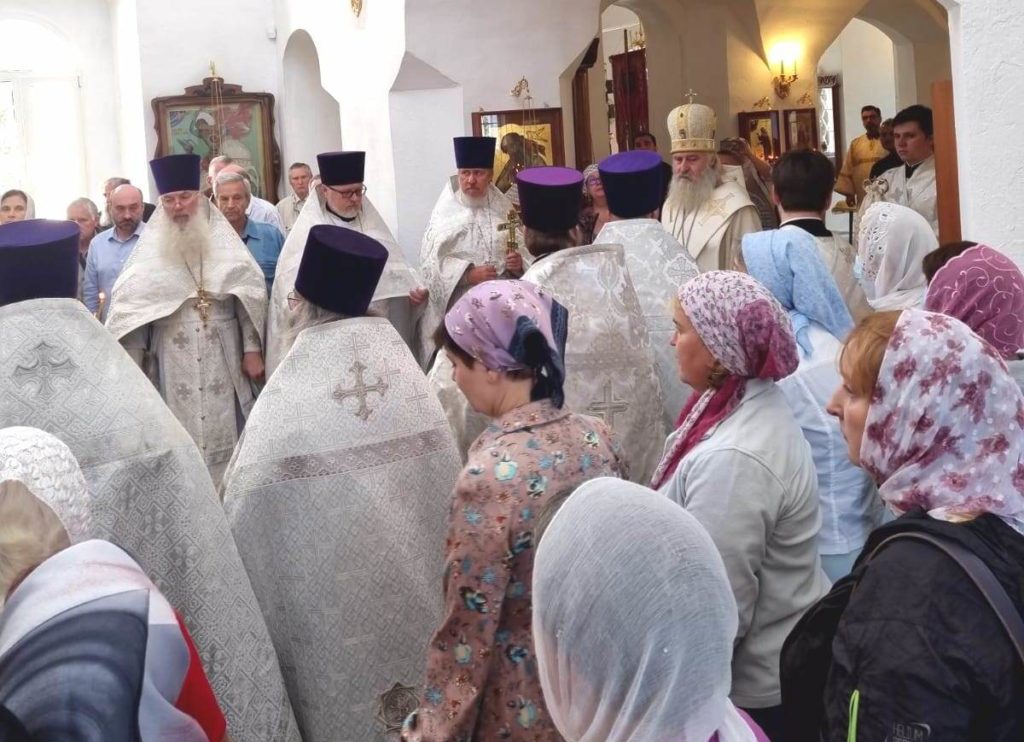 Великое освящение храма в селе Красное Великое освящение храма в селе Красное