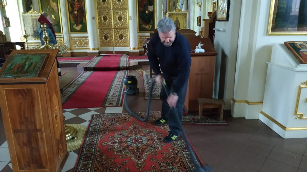 Школьники «Плесково» в Крестовоздвиженском монастыре Школьники «Плесково» в Крестовоздвиженском монастыре