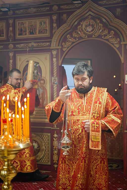 Владыка Феогност совершил Божественную литургию в Рассказовке Владыка Феогност совершил Божественную литургию в Рассказовке