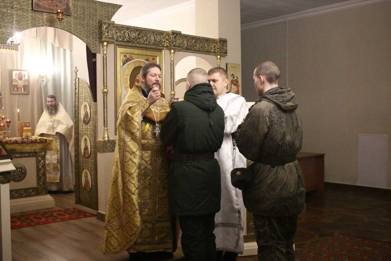 Божественная Литургия в Севастопольской мотострелковой бригаде Божественная Литургия в Севастопольской мотострелковой бригаде