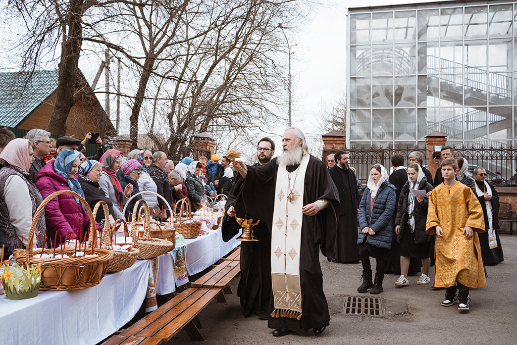 В Великую субботу митрополит Каширский Феогност совершил Литургию в храме святителя Тихона в г. Московском