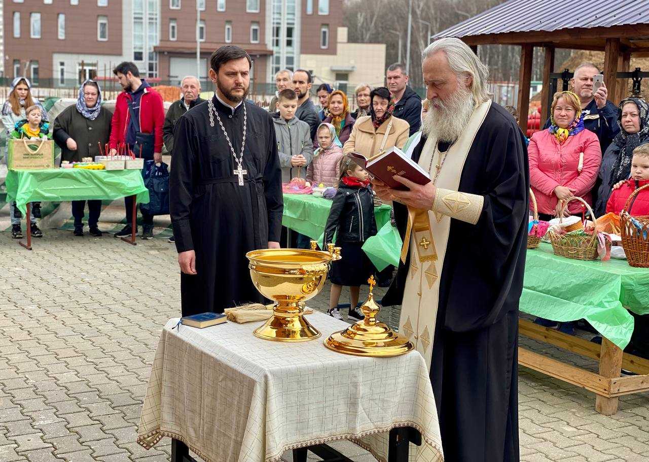 В Великую субботу митрополит Каширский Феогност совершил Литургию в храме святителя Тихона в г. Московском