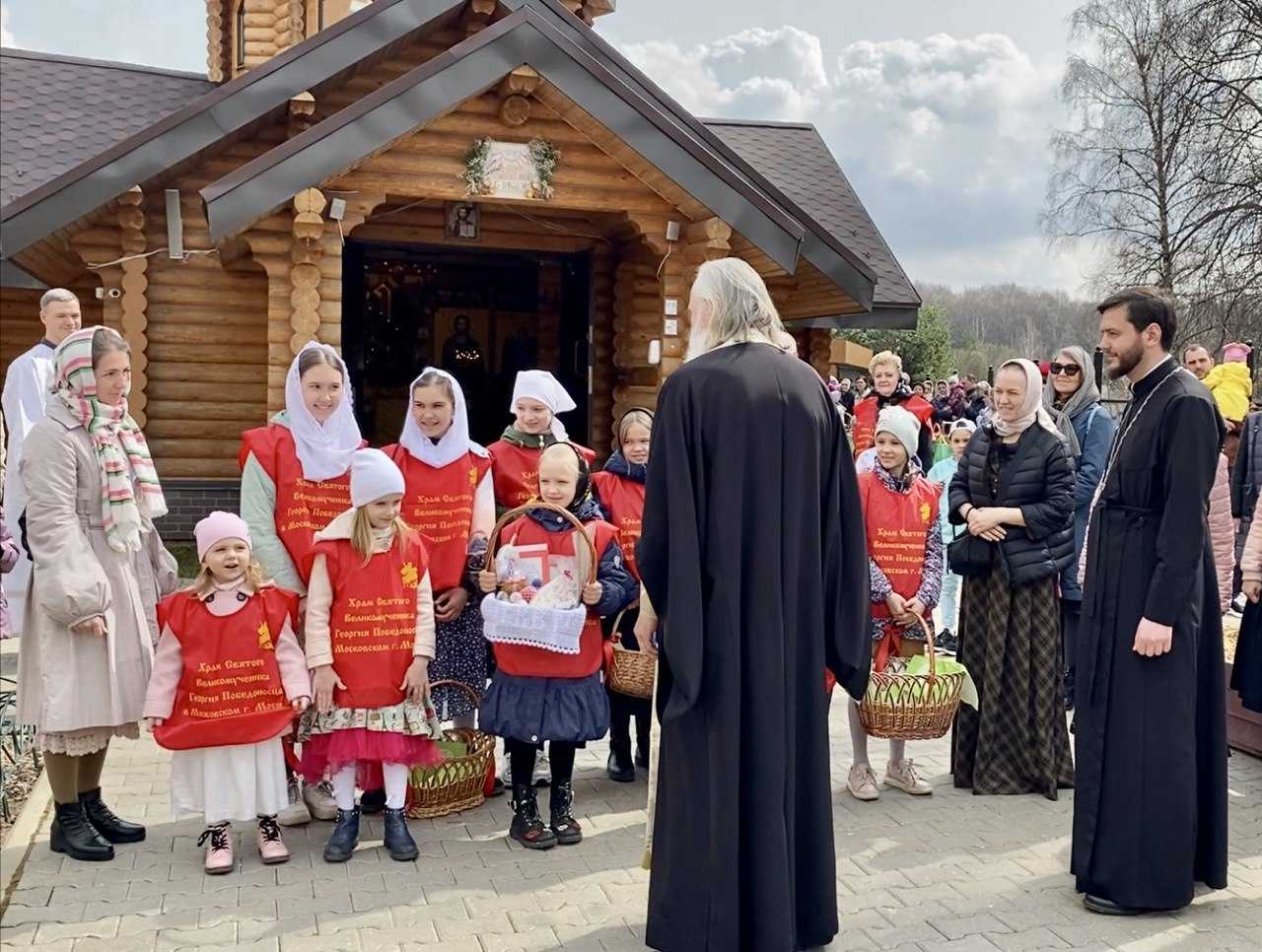 В Великую субботу митрополит Каширский Феогност совершил Литургию в храме святителя Тихона в г. Московском