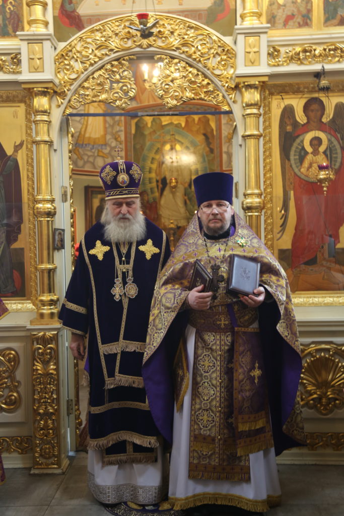 Митрополит Каширский Феогност возглавил Божественную литургию в храме Архангела Михаила в Летове