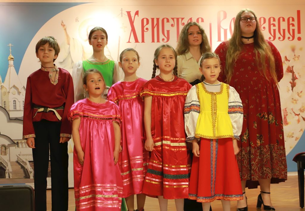 Пасхальный праздник в воскресной школе храма Святых Новомучеников и Исповедников Российских в Бутове Пасхальный праздник в воскресной школе храма Святых Новомучеников и Исповедников Российских в Бутове