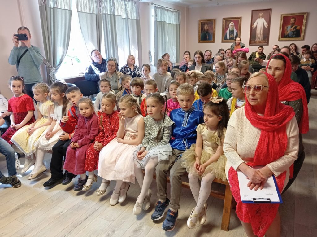 Пасхальный праздник в воскресной школе храма Святых Новомучеников и Исповедников Российских в Бутове Пасхальный праздник в воскресной школе храма Святых Новомучеников и Исповедников Российских в Бутове