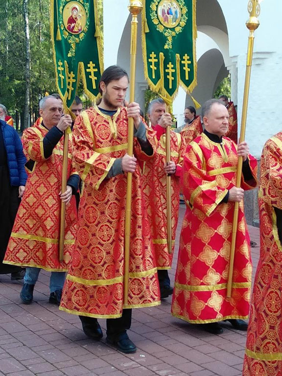 В субботу Светлой седмицы митрополит Каширский Феогност совершил Литургию в храме Живоначальной Троицы в Троицке г. Москвы В субботу Светлой седмицы митрополит Каширский Феогност совершил Литургию в храме Живоначальной Троицы в Троицке г. Москвы