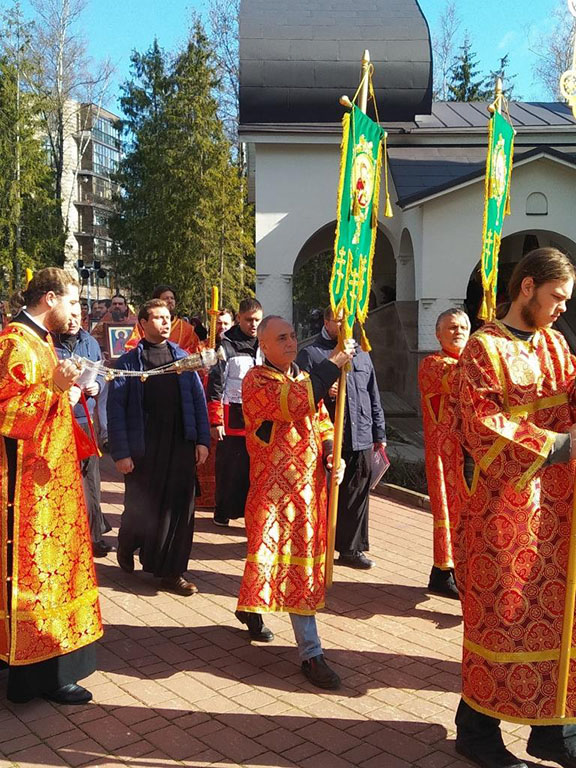 В субботу Светлой седмицы митрополит Каширский Феогност совершил Литургию в храме Живоначальной Троицы в Троицке г. Москвы В субботу Светлой седмицы митрополит Каширский Феогност совершил Литургию в храме Живоначальной Троицы в Троицке г. Москвы
