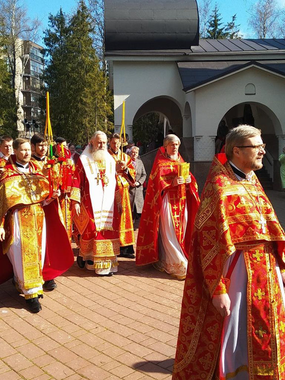В субботу Светлой седмицы митрополит Каширский Феогност совершил Литургию в храме Живоначальной Троицы в Троицке г. Москвы В субботу Светлой седмицы митрополит Каширский Феогност совершил Литургию в храме Живоначальной Троицы в Троицке г. Москвы