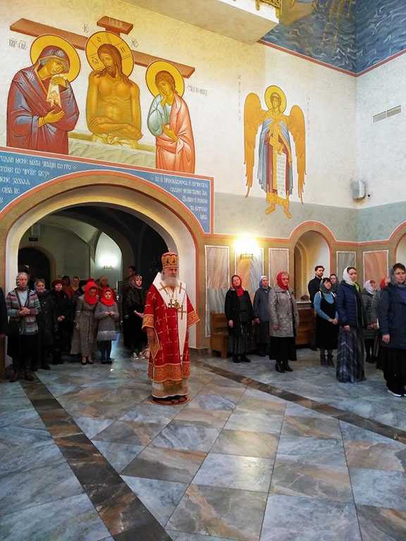 В субботу Светлой седмицы митрополит Каширский Феогност совершил Литургию в храме Живоначальной Троицы в Троицке г. Москвы В субботу Светлой седмицы митрополит Каширский Феогност совершил Литургию в храме Живоначальной Троицы в Троицке г. Москвы
