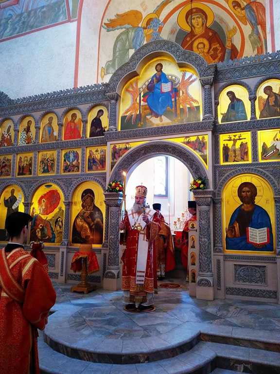 В субботу Светлой седмицы митрополит Каширский Феогност совершил Литургию в храме Живоначальной Троицы в Троицке г. Москвы В субботу Светлой седмицы митрополит Каширский Феогност совершил Литургию в храме Живоначальной Троицы в Троицке г. Москвы