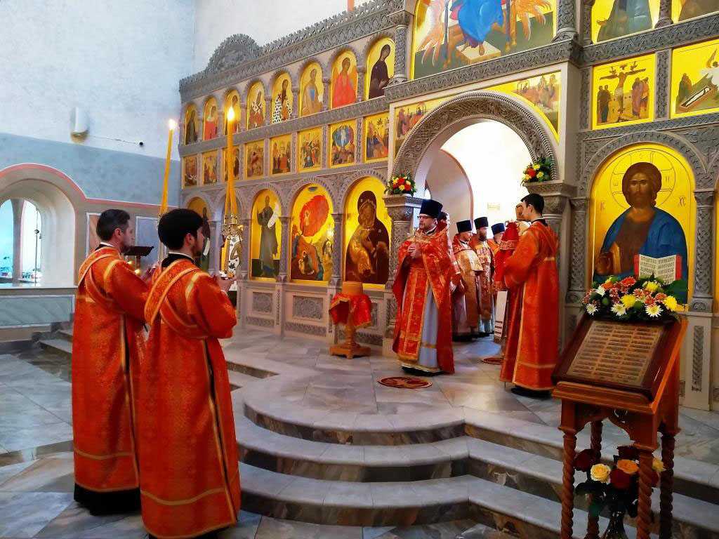 В субботу Светлой седмицы митрополит Каширский Феогност совершил Литургию в храме Живоначальной Троицы в Троицке г. Москвы В субботу Светлой седмицы митрополит Каширский Феогност совершил Литургию в храме Живоначальной Троицы в Троицке г. Москвы