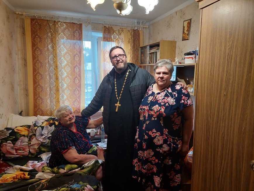 Силами прихожан к празднику Пасхи собраны и развезены продуктовые наборы нуждающимся Силами прихожан к празднику Пасхи собраны и развезены продуктовые наборы нуждающимся