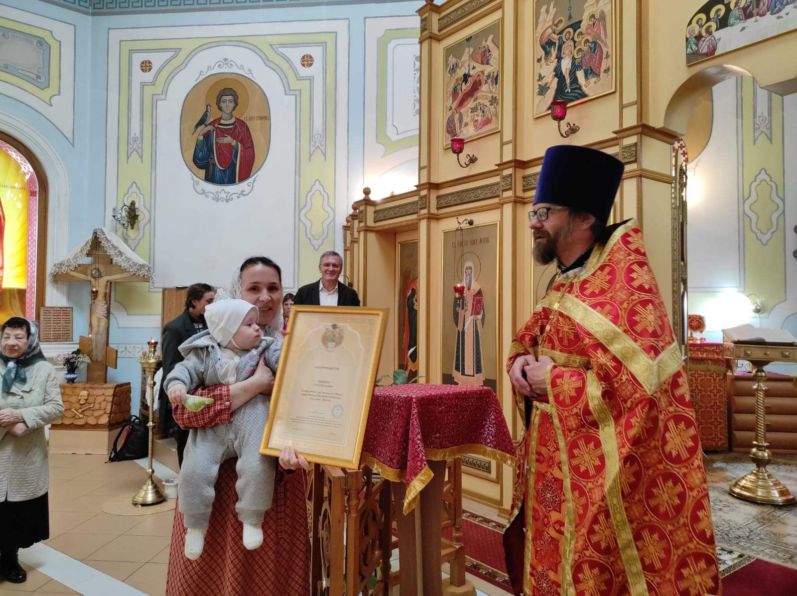 Вручение грамот активистам Одигитриевского благочиния ко дню Святой Пасхи