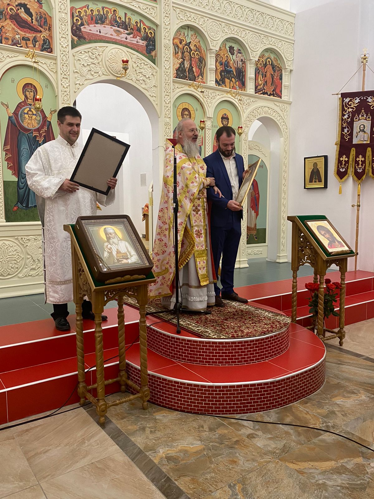 Вручение грамот активистам Одигитриевского благочиния ко дню Святой Пасхи