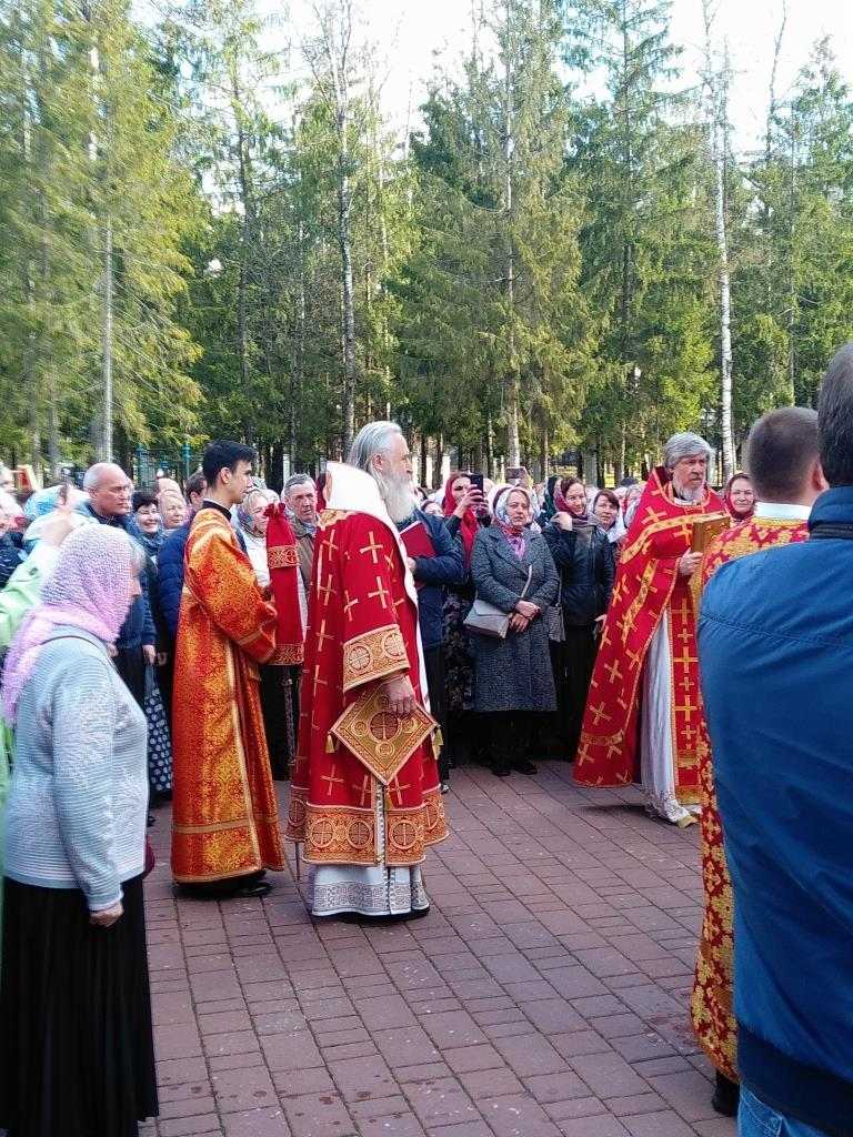 В субботу Светлой седмицы митрополит Каширский Феогност совершил Литургию в храме Живоначальной Троицы в Троицке г. Москвы В субботу Светлой седмицы митрополит Каширский Феогност совершил Литургию в храме Живоначальной Троицы в Троицке г. Москвы
