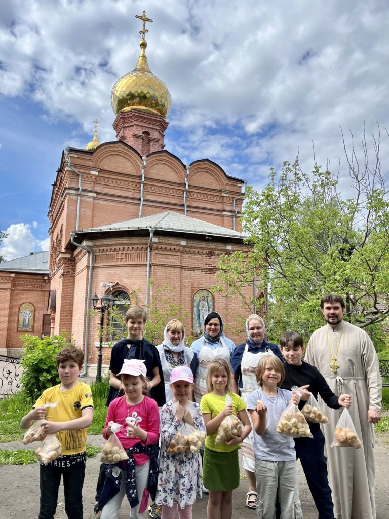 Практика по выпеканию просфор в Казанском храме в Сосенках