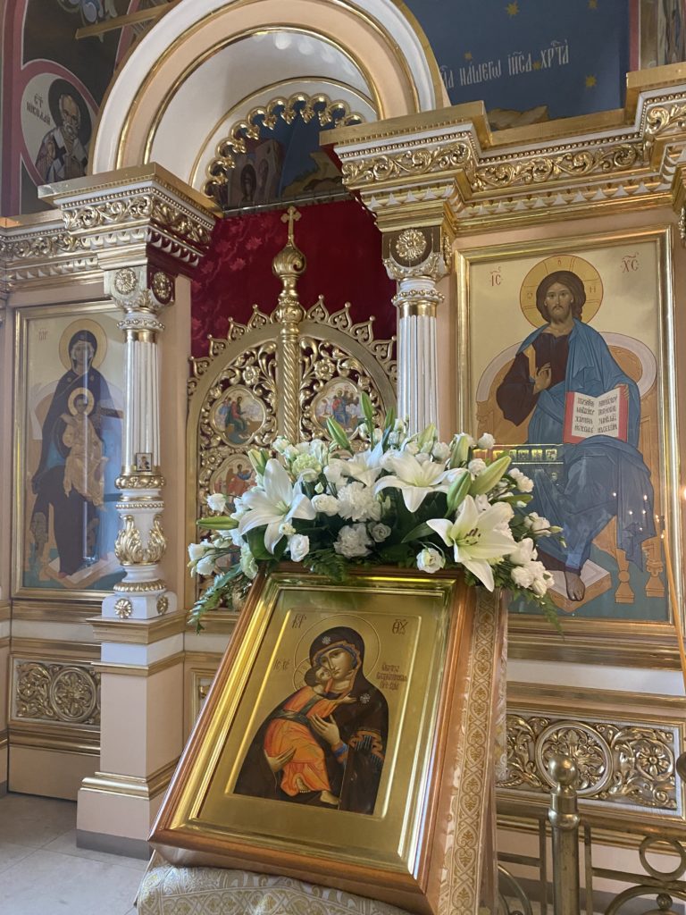 Днесь светло красуется славнейший град Москва