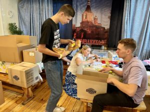 Гуманитарная помощь от Казанского храма в Сосенках Гуманитарная помощь от Казанского храма в Сосенках