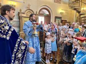 Молебен перед началом учебного года в праздник Успения Пресвятой Богородицы в Казанском храме в Сосенках Молебен перед началом учебного года в праздник Успения Пресвятой Богородицы в Казанском храме в Сосенках