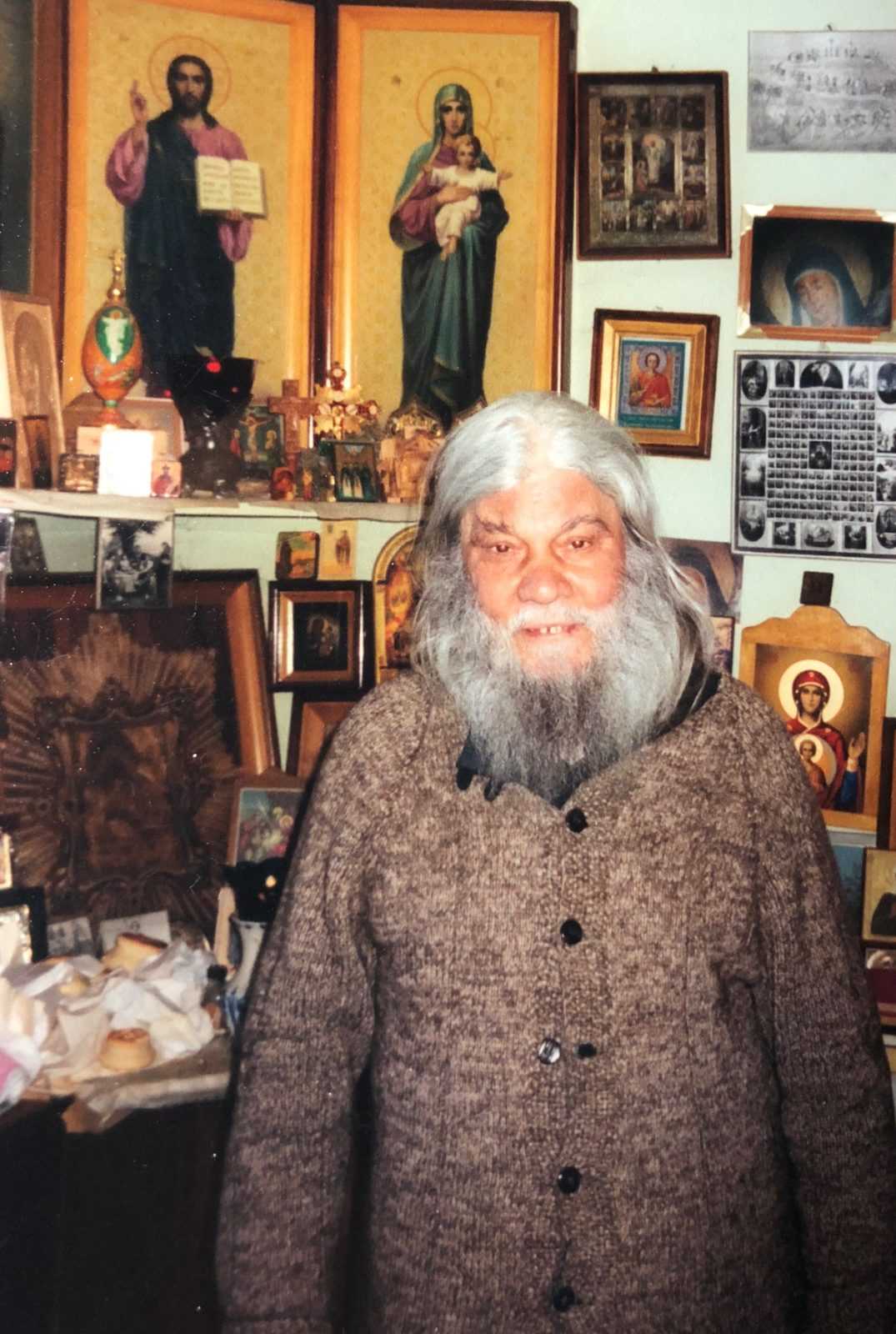 Отец Афанасий в келье