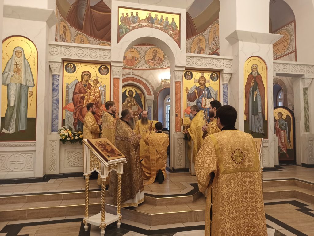 Архиерейское богослужение Архиерейское богослужение