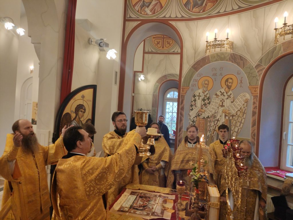 Архиерейское богослужение Архиерейское богослужение